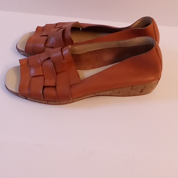 What's what Aerosoles Summer Sz 7 1/2 M Tan Color see pictures cork shoes #147 - Picture 2 of 6